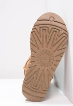 Ugg Bailey BowStivalettiChestnut Donna Stivaletti UG111X00C-O11 10 Ugg Bailey BowStivalettiChestnut Donna Stivaletti UG111X00C-O11 -Moda Femminile 0b6a2300fe7047baaf0b63fcb01e6b42