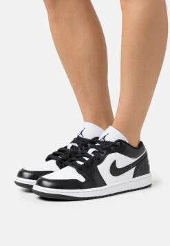 Air Jordan 1 Sneakers BasseWhite/Black Donna Sneakers JOC11A020-A17