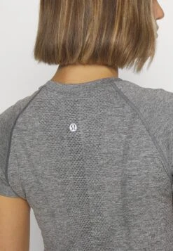 Lululemon Swiftly Tech Short Sleeve 2.0T-Shirt BasicSlate White Donna T-shirt E Top LLS41D00U-C11 -Moda Femminile 2129bc1e323f402bb5f54420b19fdd3c