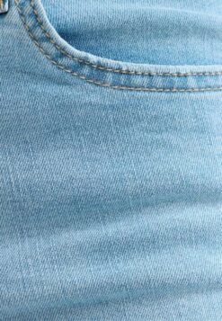 Jeans Skinny FitLight Blue Donna Jeans SVH21N00C-K11 -Moda Femminile 23c63e8ca1554913828090aa697aa2d8