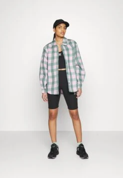 Adidas Originals ShortsBlack Donna Pantaloni AD121S05W-Q11 -Moda Femminile 2a85bea81a6b4446ba6960f9787077b6