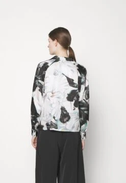 MUNTHE EbonaCamicettaIvory Donna Camicie E Bluse MUO21E02G-B11 10 MUNTHE EbonaCamicettaIvory Donna Camicie E Bluse MUO21E02G-B11 -Moda Femminile 2f8ad5b0eee146c29de2690f2ec2c3dd