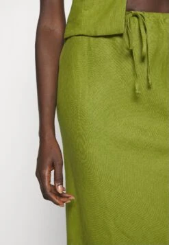 Faithfull The Brand Cataline Skirt - Gonna Lunga - Palm Green 13 Faithfull The Brand Cataline Skirt - Gonna Lunga - Palm Green -Moda Femminile 32a76464bb5546029155bc33b260d8ca