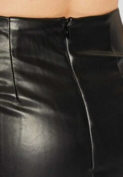 Guess Gonna A PortafoglioJblk Donna Gonne GU121B0FL-Q11 -Moda Femminile 3646e374617640a48b3dc7bdc7bd3af6