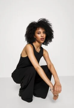 Rib Cutaway TankTopBlack Donna T-shirt E Top B3E21D00D-Q11 -Moda Femminile 3df55a0c134e4e768802bec6ce27577e