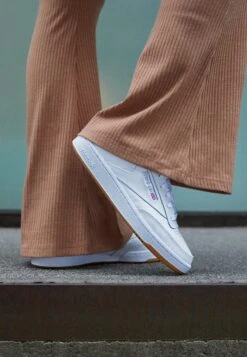 Reebok Classic Club C 85Sneakers BasseWhite/Light Grey Donna Sneakers RE011S06G-A11 -Moda Femminile 469656c425b94ed08fe36ee772b98e70