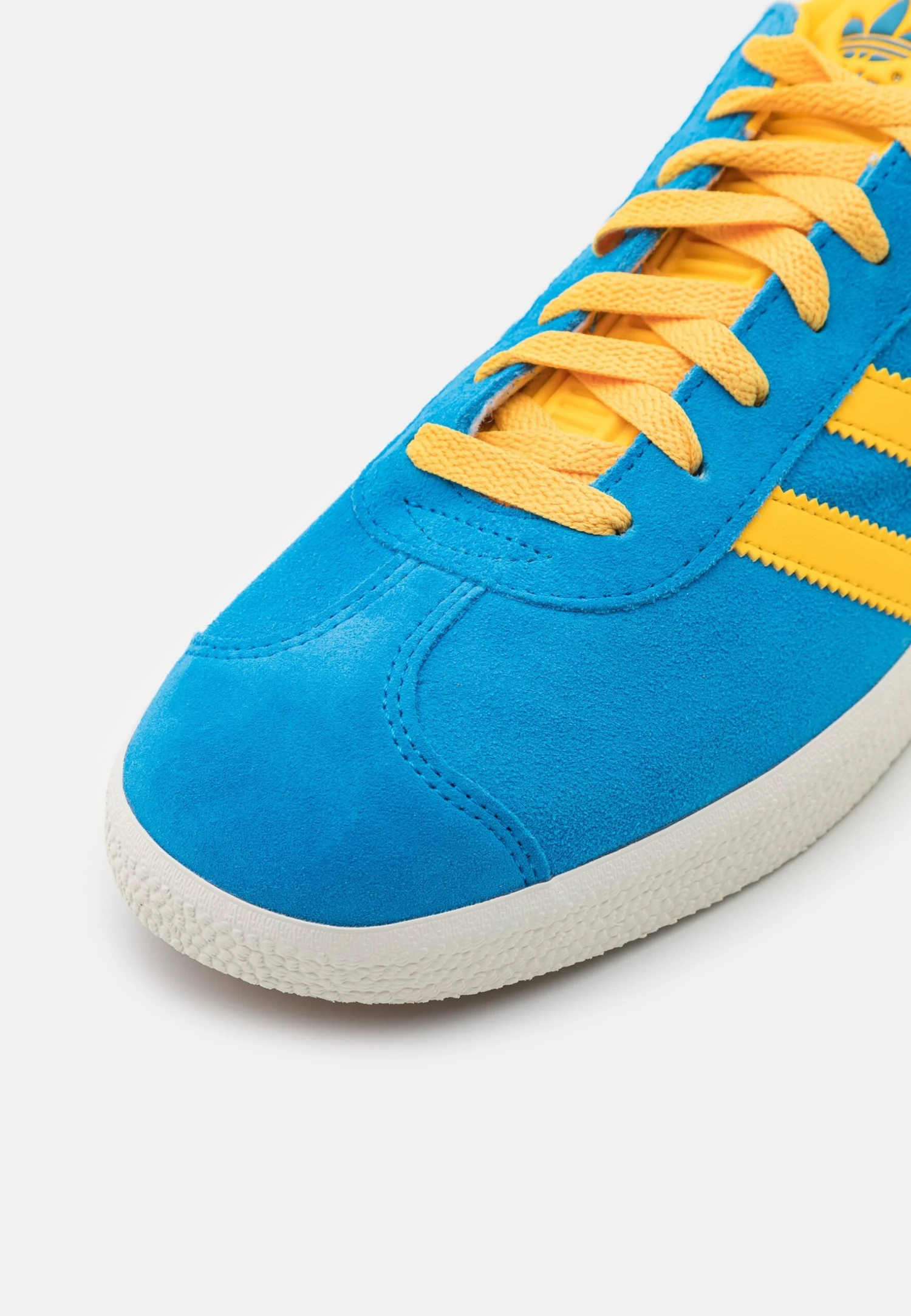 Adidas Originals Gazelle UnisexSneakers BassePantone/Bold Gold/Chalk White Donna Sneakers AD115O1IT-K11 6 Adidas Originals Gazelle UnisexSneakers BassePantone/Bold Gold/Chalk White Donna Sneakers AD115O1IT-K11 - immagine 6