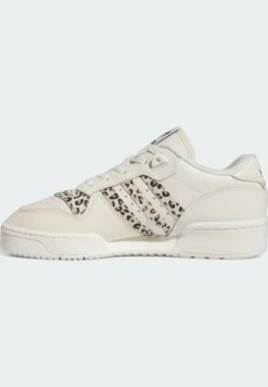 Adidas Originals RivalrySneakers BasseCream White Off White Core Black Donna Sneakers AD111A2IG-A11 -Moda Femminile 4e58f6dae529473584249e29f42b1597