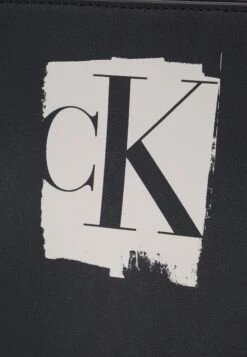 Calvin Klein Jeans Sculpted BoxShopping BagBlack Donna Borse C1851H0EK-Q11 9 Calvin Klein Jeans Sculpted BoxShopping BagBlack Donna Borse C1851H0EK-Q11 -Moda Femminile 4e6a797bf93d4723afffd16581070815