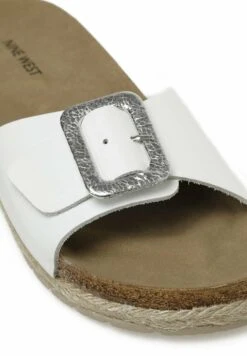 Nine West Outdoor Desna 3FxCiabattineWhite Donna Ciabatte E Zoccoli N1611A129-A11 -Moda Femminile 51e0139a7d454472955d53c1c17285fe