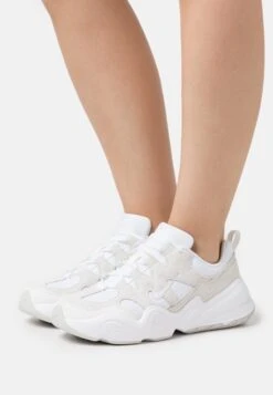 Nike Sportswear Tech HeraSneakers BasseWhite/Summit White/Photon Dust Donna Sneakers NI111A18R-A11 -Moda Femminile 542f2dab0e2d42b58b8cc70598f312b1