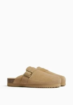BERSHKA Pantofole - Sand 11 BERSHKA Pantofole - Sand -Moda Femminile 5c79c8430d8e4baa9a0382d861a06a38