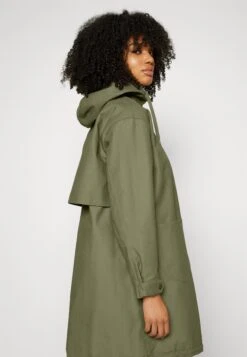 Lee ParkaOlive Grove Donna Cappotti LE421U00Z-N11 -Moda Femminile 60a8df86cdfc47aab490c97a344a693c