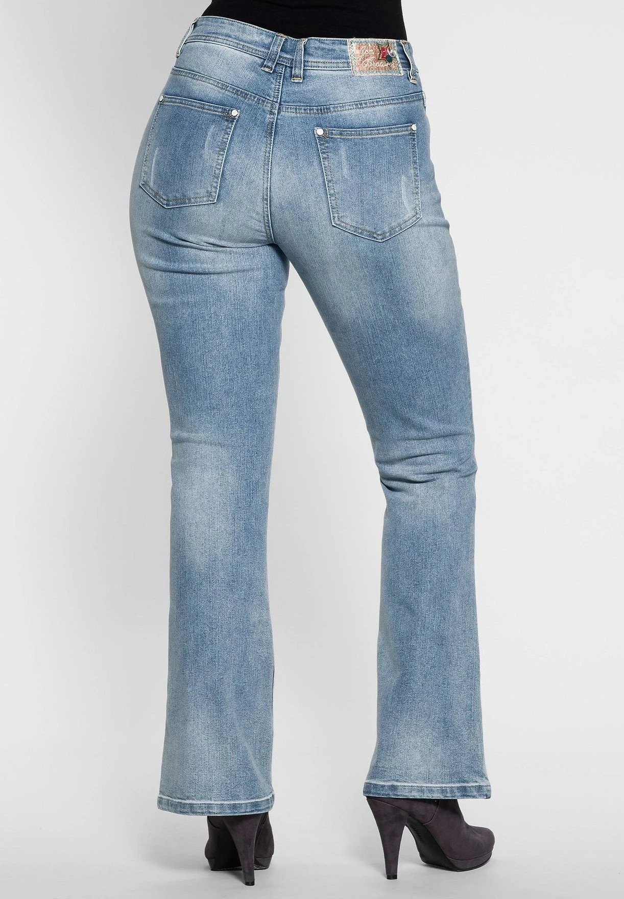 Sheego Jeans BootcutLight Blue Denim Donna Jeans SHI21N04Y-K12 5 Sheego Jeans BootcutLight Blue Denim Donna Jeans SHI21N04Y-K12 - immagine 5