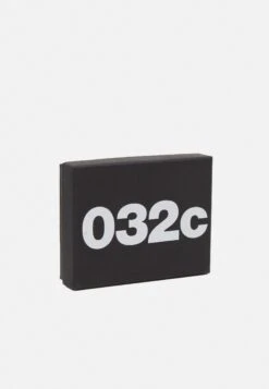 032c New Classics Card Holder In Luster UnisexPortafoglioBlack Donna Portafogli E Portachiavi 03054F006-Q11 -Moda Femminile 643cf5614224479ca7dab898b5b8830e