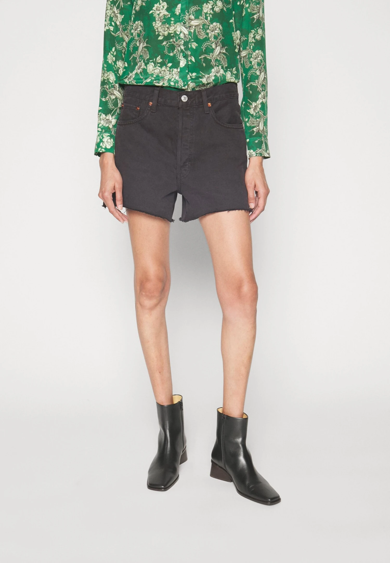 RE/DONE 90S Low Slung - Shorts Di Jeans - Washed Black 3 RE/DONE 90S Low Slung - Shorts Di Jeans - Washed Black - immagine 3