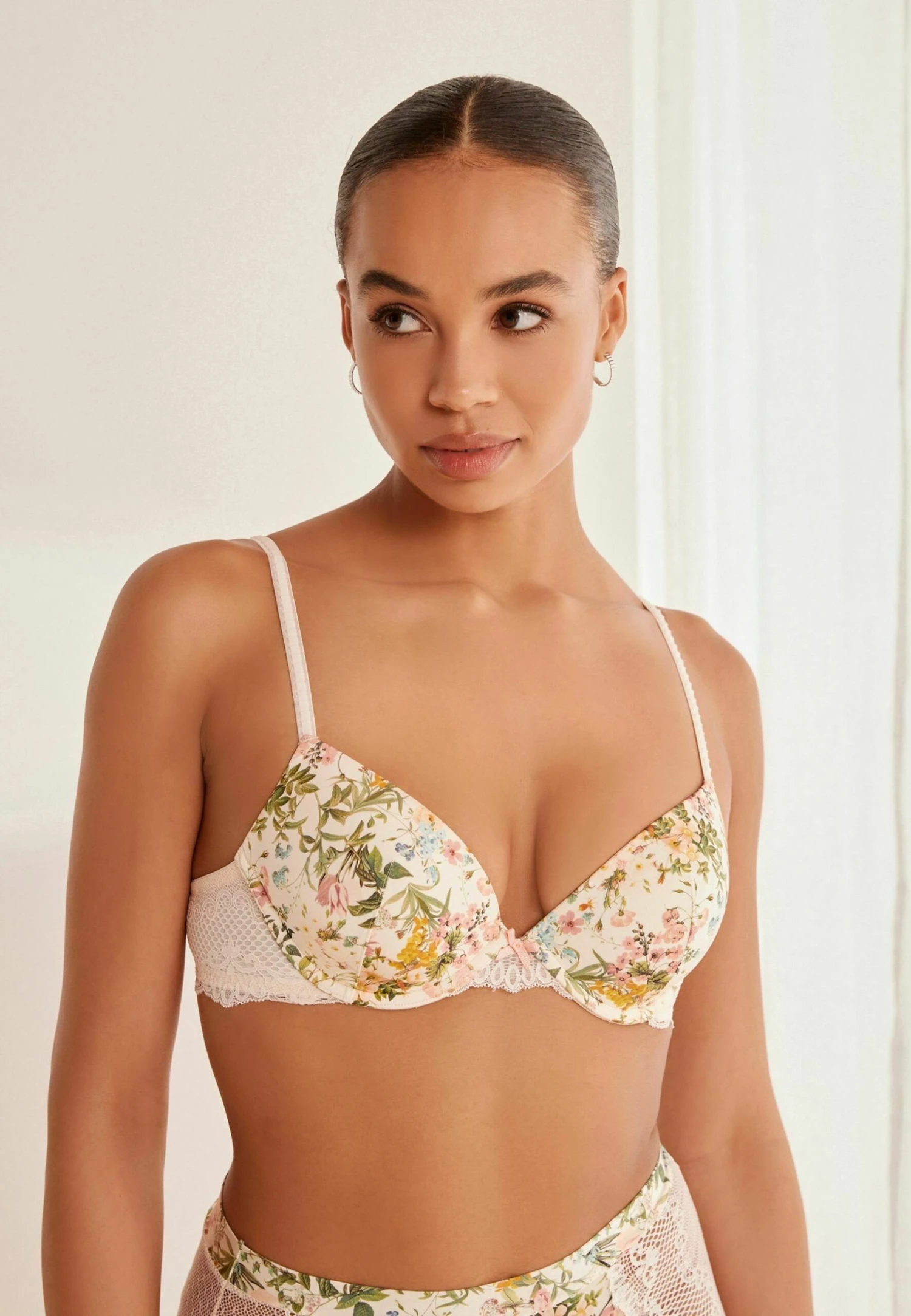 Next Smooth Cup Light Pad Plunge Reggiseno Con FerrettoCream Floral Print Donna Intimo NX381A0P5-B11 5 Next Smooth Cup Light Pad Plunge Reggiseno Con FerrettoCream Floral Print Donna Intimo NX381A0P5-B11 - immagine 5