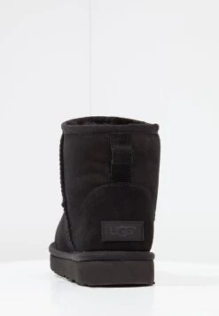 Ugg Classic MiniStivalettiBlack Donna Stivaletti UG111Y00A-Q11 -Moda Femminile 7c7e7382554e433aae7c9c33349d0382