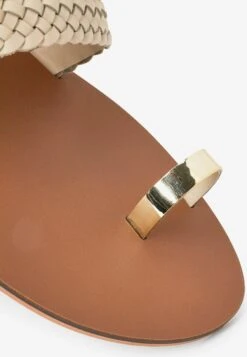 Next Leather Woven Toe Loop SandalsCiabattineCream Donna Ciabatte E Zoccoli NX311A16E-B11 -Moda Femminile 7df85b794321433aaec5d56e83c85c2c