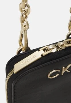 Calvin Klein Lock Phone CrossbodyPortacellulareBlack Donna Elettronica & Lifestyle 6CA51F0FE-Q11 -Moda Femminile 7f6a0d1562f547e1a7c163e971e6a9cc