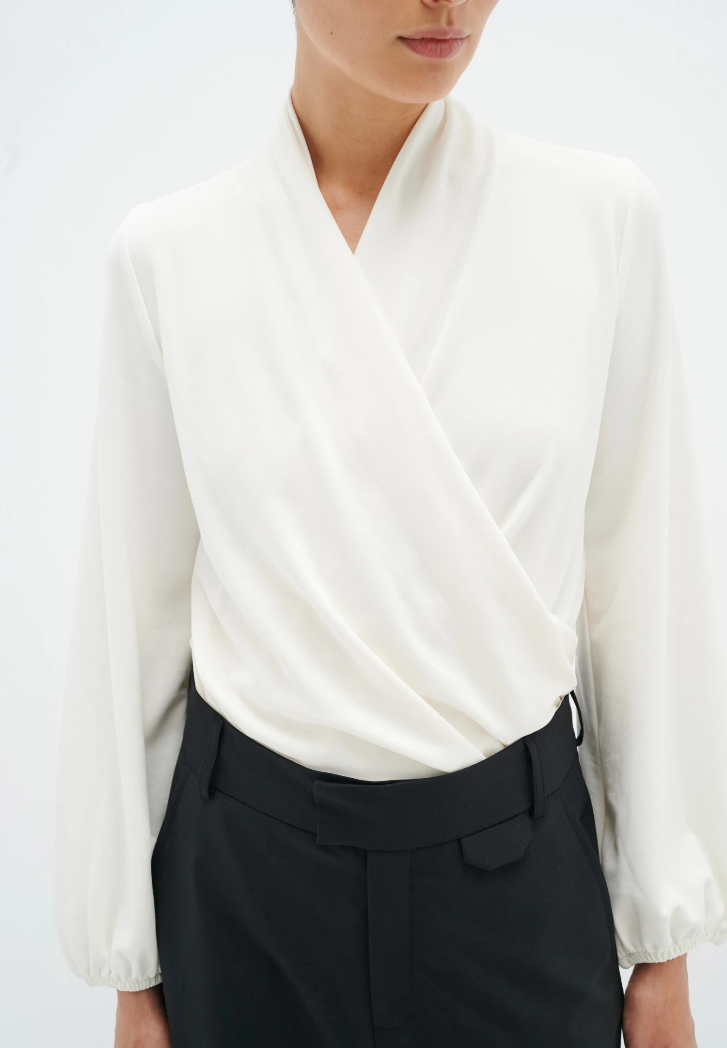 InWear Alanoiw WrapMaglietta A Manica LungaWhisper White Donna T-shirt E Top IN321E06P-A11 4 InWear Alanoiw WrapMaglietta A Manica LungaWhisper White Donna T-shirt E Top IN321E06P-A11 - immagine 4