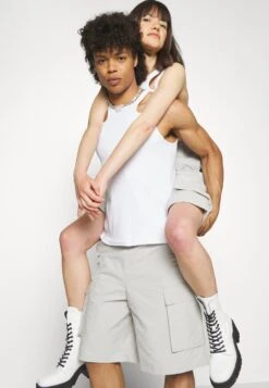 YOURTURN Unisex - Shorts - Light Grey 10 YOURTURN Unisex - Shorts - Light Grey -Moda Femminile 85d9b741d2b249b68f2e49464d4e5111