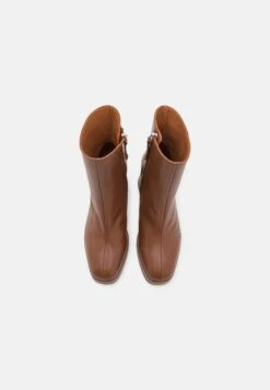 ANGEL ALARCON Stivaletti Con TaccoBrown Donna Stivali A1I11N00W-O11 9 ANGEL ALARCON Stivaletti Con TaccoBrown Donna Stivali A1I11N00W-O11 -Moda Femminile 86d53aaca17b4135ab657dff7265e740