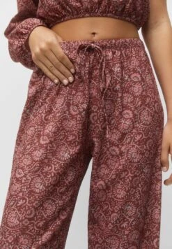 PULL & BEAR Loose-Fitting With Print - Pantaloni - Red -Moda Femminile 8a9bf0668d134edcbb1d59820b6c9c5c