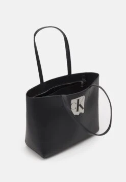Calvin Klein Jeans Sculpted BoxShopping BagBlack Donna Borse C1851H0EK-Q11 7 Calvin Klein Jeans Sculpted BoxShopping BagBlack Donna Borse C1851H0EK-Q11 -Moda Femminile 8dfc2a6daa394848a90545516cc054a7