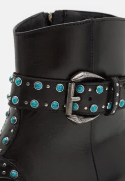 Roberto Cavalli DonnaStivaletti Texani / BikerMurano Nero Donna Stivaletti 1RO11N001-Q11 -Moda Femminile 8e79388722c6491eb43a9ea455d8786e