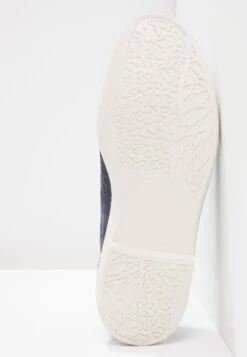 NATURAL WORLD Sneakers BasseMarino Donna Sneakers NW111S000-K11 12 NATURAL WORLD Sneakers BasseMarino Donna Sneakers NW111S000-K11 -Moda Femminile 9978176bc5cb4afab9db7b4a5667477c