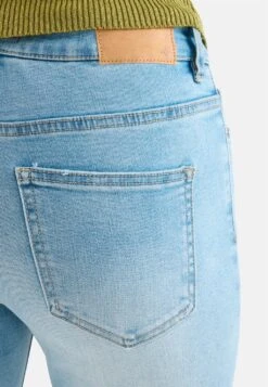 Jeans Skinny FitLight Blue Donna Jeans SVH21N00C-K11 -Moda Femminile 9ea8a37e71794db4984887f223b20f45