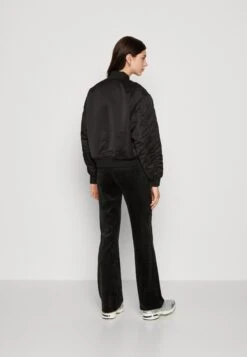 Even&Odd Giubbotto BomberBlack Donna Giacche E Blazer EV421U037-Q11 -Moda Femminile 9f5b8f3b1dba4698973e00195724f0bc