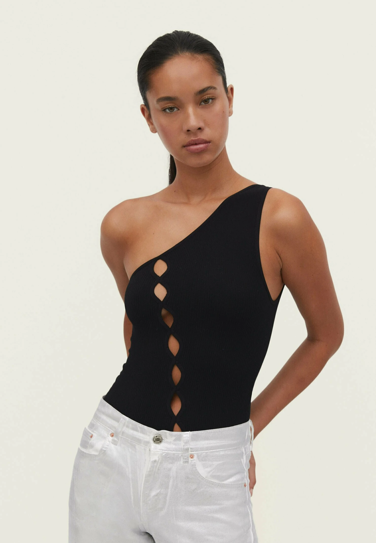 Stradivarius Asymmetric With Cut-Out DetailTopBlack Donna T-shirt E Top STH21E0Z0-Q11 1 Stradivarius Asymmetric With Cut-Out DetailTopBlack Donna T-shirt E Top STH21E0Z0-Q11