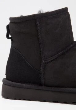 Ugg Classic MiniStivalettiBlack Donna Stivaletti UG111Y00A-Q11 -Moda Femminile a911d1b31add41fdbb8c61a60b9cc56b