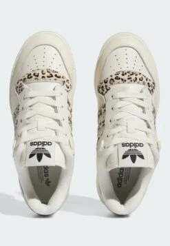 Adidas Originals RivalrySneakers BasseCream White Off White Core Black Donna Sneakers AD111A2IG-A11 -Moda Femminile aaedc42b3ad44c2798ac8d6a6d1ace9d