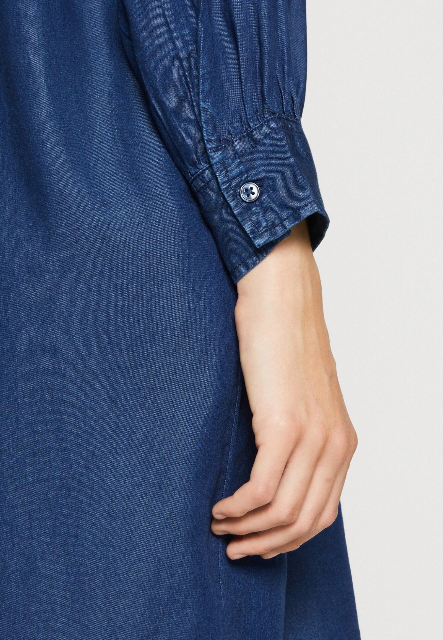 Tom Tailor Feminine DressVestito Di JeansClean Mid Stone Blue Denim Donna Vestiti TO221C0Q0-K11 6 Tom Tailor Feminine DressVestito Di JeansClean Mid Stone Blue Denim Donna Vestiti TO221C0Q0-K11 - immagine 6