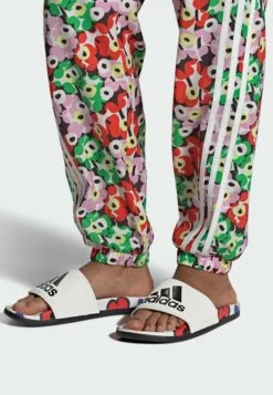 Adidas Sportswear Adilette Comfort SlidesCiabatte Da MareOff White Core Black Core Black Donna Per Il Mare ADQ11A00F-A11