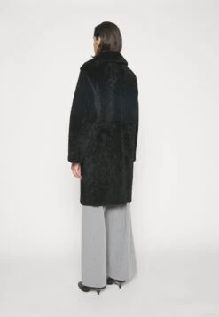 Roxy Reversable Curly CoatCappotto InvernaleBlack Donna Cappotti STX21U02Q-Q11 -Moda Femminile c64556e2e9394faf8f6440972daff1d6