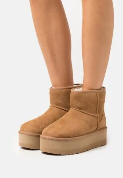 Ugg Classic Mini PlatformStivaletti Con PlateauChestnut Donna Stivaletti UG111X06Z-O11
