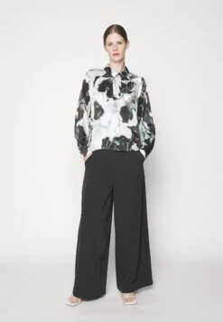 MUNTHE EbonaCamicettaIvory Donna Camicie E Bluse MUO21E02G-B11 11 MUNTHE EbonaCamicettaIvory Donna Camicie E Bluse MUO21E02G-B11 -Moda Femminile d555b25e757b48a3b3a7c0f7807e1af6