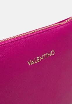 Valentino Bags PochetteFuxia Donna Borse 5VA51H17R-J11 7 Valentino Bags PochetteFuxia Donna Borse 5VA51H17R-J11 -Moda Femminile d964d4ced7924d3c89d17192f71fb974