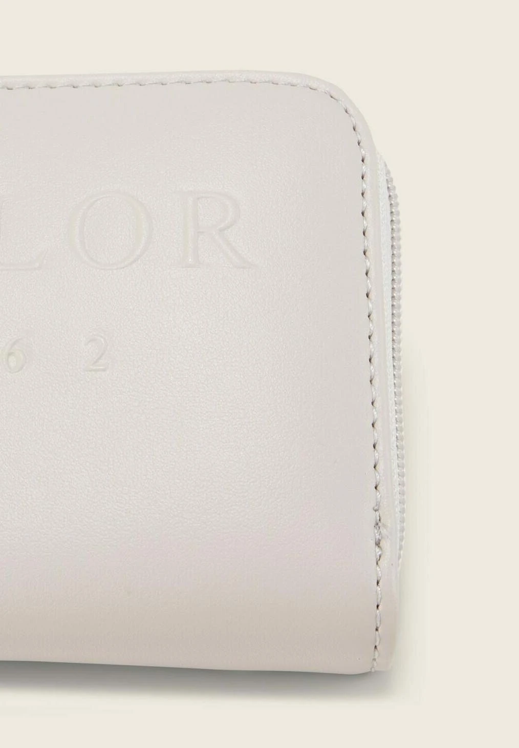 Tom Tailor Teresa Mit LogoprägungPortafoglioLight Grey Donna Portafogli E Portachiavi TO251F08C-C11 4 Tom Tailor Teresa Mit LogoprägungPortafoglioLight Grey Donna Portafogli E Portachiavi TO251F08C-C11 - immagine 4