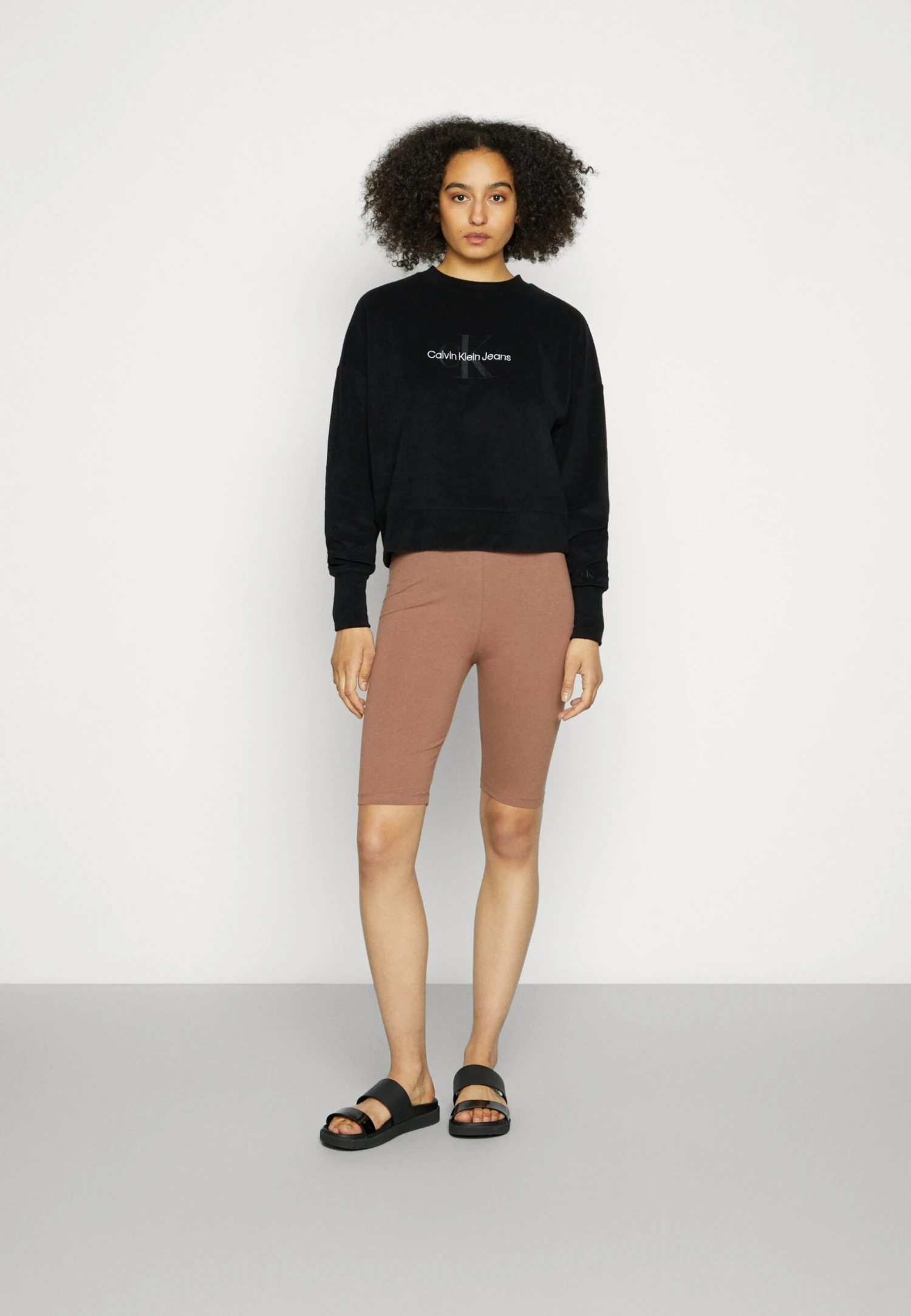 Calvin Klein Jeans Monogram Towelling FelpaBlack Donna Felpe C1821J0A7-Q11 2 Calvin Klein Jeans Monogram Towelling FelpaBlack Donna Felpe C1821J0A7-Q11 - immagine 2