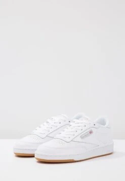 Reebok Classic Club C 85Sneakers BasseWhite/Light Grey Donna Sneakers RE011S06G-A11 -Moda Femminile f9f1bca023394d72b5b2c259d5070427